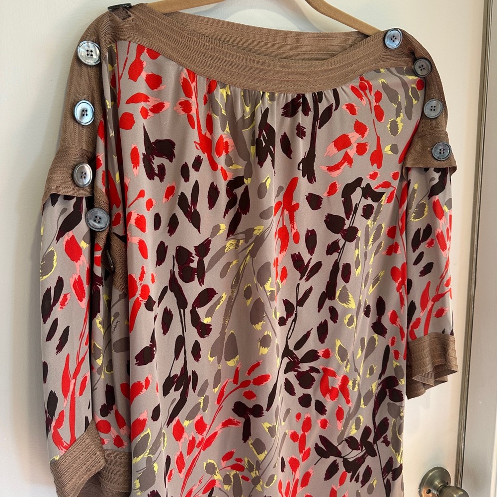 Missoni Taupe Silk Blouse with Red, Brown and Gold Leaf Print - Picture 3 of 6